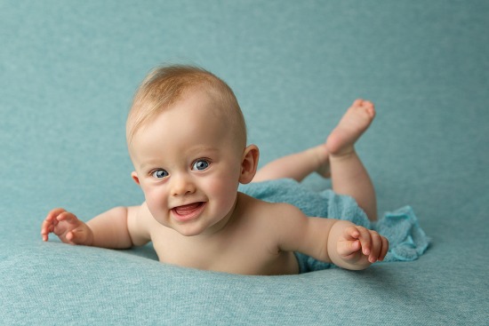 Finn 5 Monate alt - Kinderfotos Würzburg - Schweinfurt - Hassfurt - Bamberg 