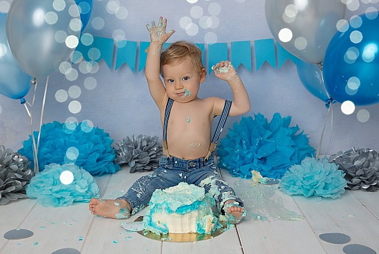 Leo feiert deinen 1. Geburtstag! Die Geburtstagsfotos von Studio List Photography in Hassfurt-die beste Babyfotografin mit zartem Umgang mit Babys in Bayern