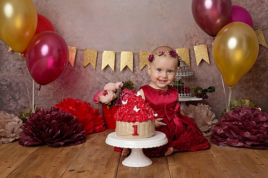 Cake-smash Fotoshooting zum 1. Geburtstag! Wunderschöne Fotos mit Liebe zum Detail und Farbe. Fotostudio Haßfurt-Schweinfurt-Bamberg-Coburg