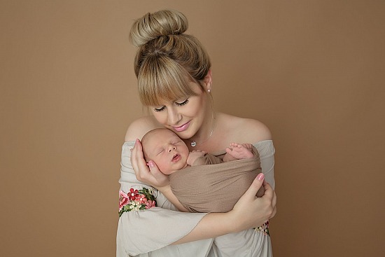 Baby Paul  rockt sein erstes Fotoshooting - Babyfotograf Schweinfurt und Umgebung - Zuzana List - Babyfotografin Hassfurt