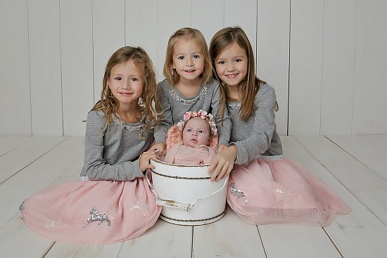 Schwesterliebe - Geschwisterfotos - Sisters forever - Fotostudio Hassfurt
