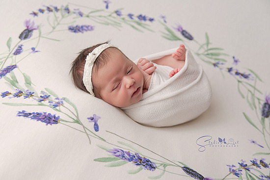 Süße kleine Sophia hat ihr erstes Fotoshooting gemeistert - Schweinfurt - Bamberg