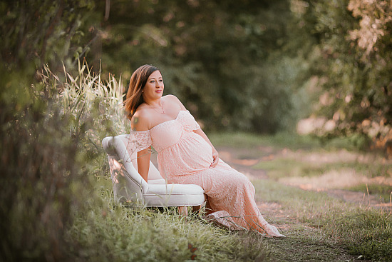 Schwangerschatsfotoshooting im Freien, die beste Wiese mit Sonnenuntergang  in Hassfurt