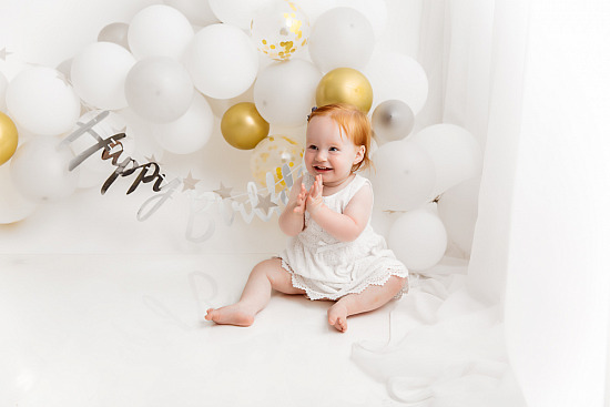 Wunderschöne Fotos zum Geburtstag ihres Kindes - vollständig in weiss - edel, zart und natürlich